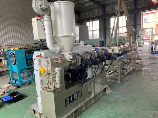 برغي واحد بلاستيك PE PP PVC خط بثق الأنبوب المموج أحادي الجدار PLC