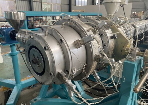 خط إنتاج أنابيب الجدار الصلب HDPE متعدد الطبقات ذو القطر الكبير
