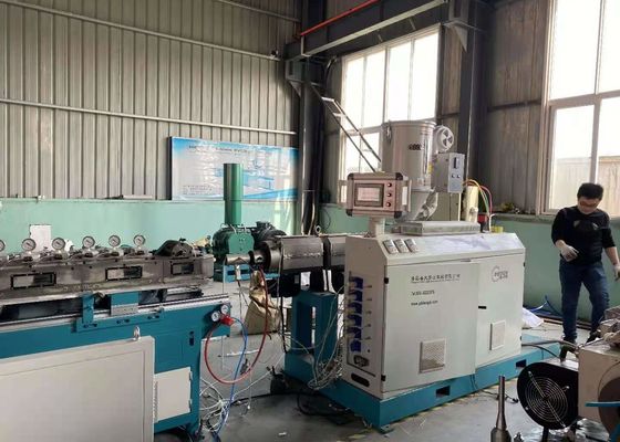 15-24m / Min آلة الأنابيب المموجة ذات الجدار الواحد البلاستيك PE PP PVC الأنابيب