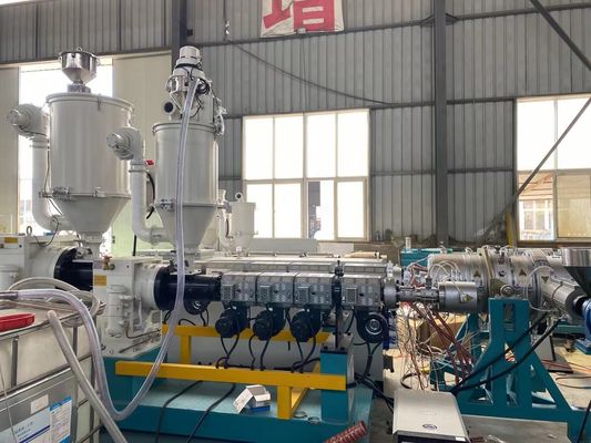 ثلاث طبقات من خط إنتاج الأنابيب البلاستيكية PE بالتنقيط مياه الري بالتنقيط أنابيب غاز الطاقة