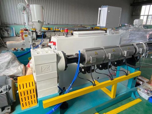 خط بثق الأنبوب المموج ذو الجدار الواحد 90 كجم / ساعة 16-63 مم PE PP HDPE
