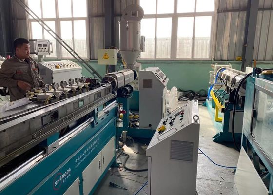 160-450mm HDPE PP إمدادات غاز المياه برغي واحد آلة بثق البلاستيك