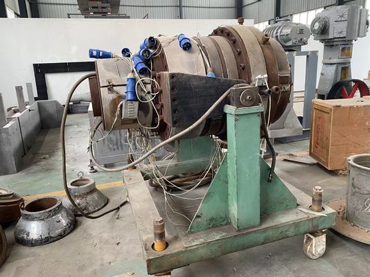 يستخدم خط إنتاج الأنابيب البلاستيكية العملية البسيطة لأنابيب HDPE PPR