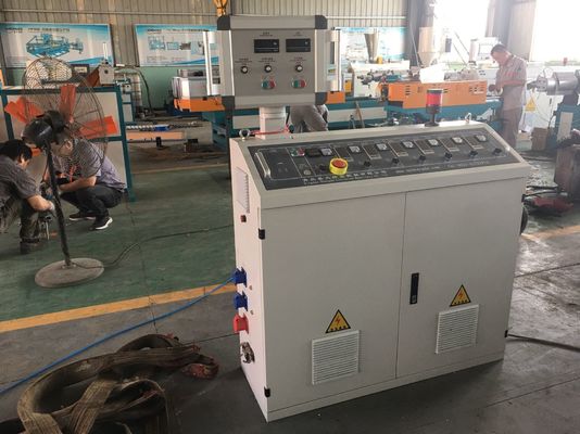 آلة تصنيع الأنبوب PVC لأنابيب إمداد المياه خط بثق الأنابيب البلاستيكية