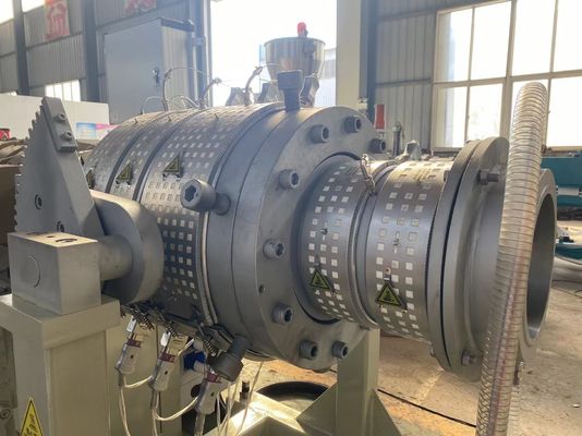 خط بثق الأنبوب البلاستيكي PVC للصرف المائي يتم التحكم فيه تلقائيًا بواسطة PLC