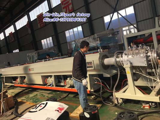 خط إنتاج الأنابيب المموجة HDPE PE PPR UPVC CPVC PVC لسلك القناة الكهربائية