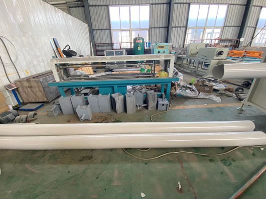 آلة تصنيع خط بثق الأنبوب PVC لإمداد المياه والصرف