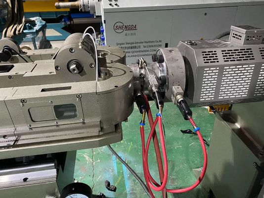 خط بثق الأنبوب المموج البلاستيكي ذو الجدار المفرد مع آلة قطع الأنابيب ذات المواقع المرئية الإضافية المشتركة
