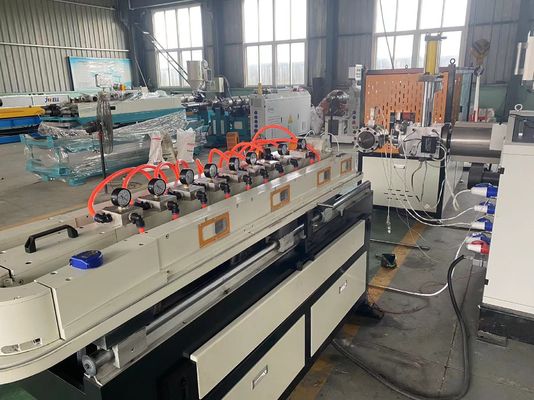 عالية الجودة HDPE فراغ تشكيل خيوط خط بثق الأنبوب المموج أحادي الجدار