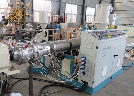 315mm 450kg / H خط إنتاج الأنابيب المموجة Pp