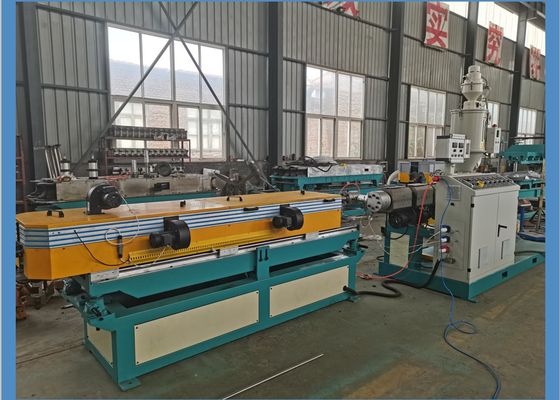 آلة بثق أنابيب الصرف الصحي المموج PVC 750kg / H الجدار المزدوج
