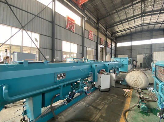 500 كجم / ساعة 20 مم HDPE خط إنتاج الأنابيب البلاستيكية مقذوف