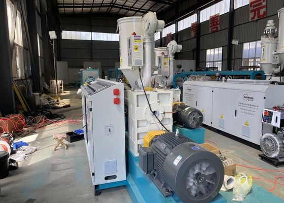 خط إنتاج آلة بثق الأنبوب البلاستيكي PVC برغي مزدوج