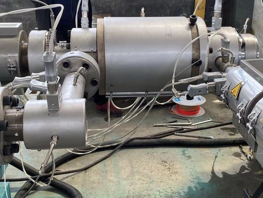 ثلاث طبقات من خط إنتاج الأنابيب البلاستيكية PE بالتنقيط مياه الري بالتنقيط أنابيب غاز الطاقة