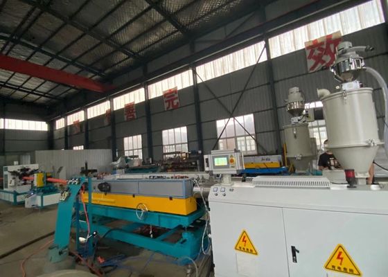 خط تمديد مموج بلاستيك PVC أحادي الجدار 50-110 مم تحكم PLC