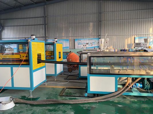 خط إنتاج الأنابيب البلاستيكية المقواة المصنوعة من الكربون PE 50mm-200mm
