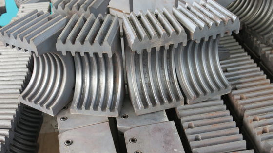 3-6m / min خط إنتاج الأنابيب المموجة مزدوجة الجدار بلاستيك PE HDPE PVC