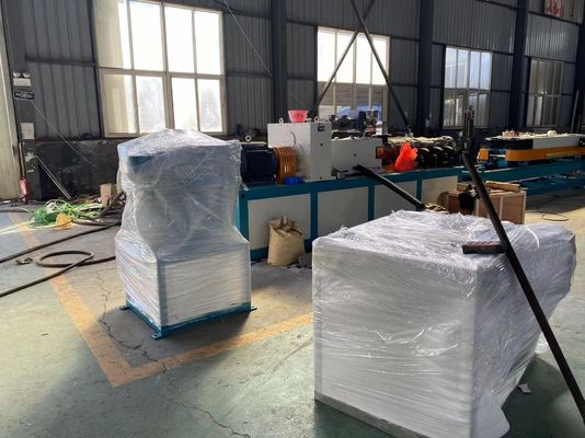 البلاستيك PVC UPVC الأنابيب آلة الصرف مجرى كهربائي سلك أنبوب الغاز 100-500 كجم / ساعة