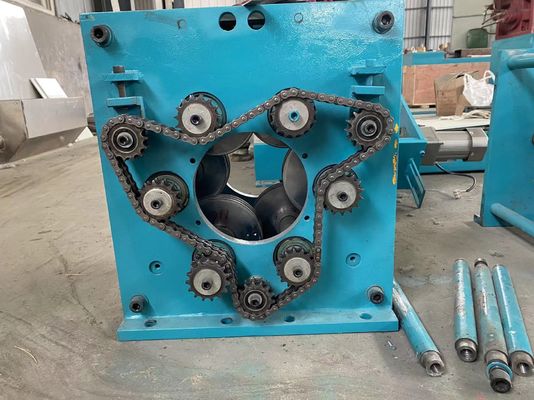 آلة بثق أنبوب خط إنتاج الأنابيب البلاستيكية عالية الكفاءة HDPE / PE